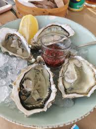 Marisco na Praça signature dishes Portuguese Oysters
Amêijoas à Bulhão Pato
Stuffed Crab